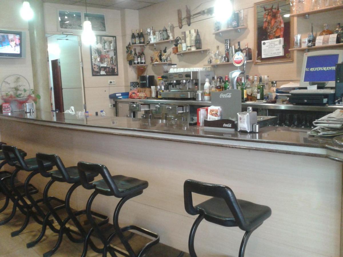 Hostal Restaurante Baraka Alagon Exterior photo