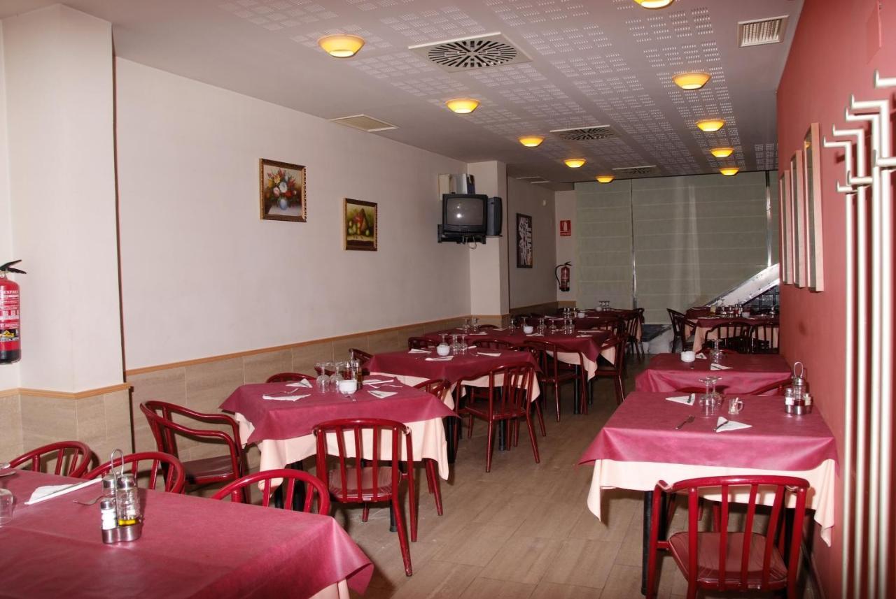 Hostal Restaurante Baraka Alagon Exterior photo